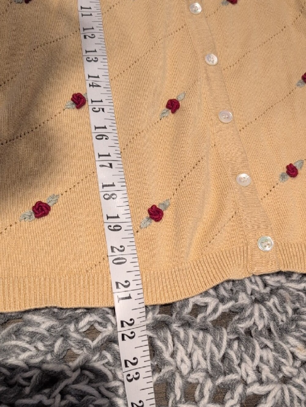 437 - Y2K Vintage Colour 18 Cardigan • Soft Neutral Knit • Cottagecore Button-Up - Picture 9 of 9